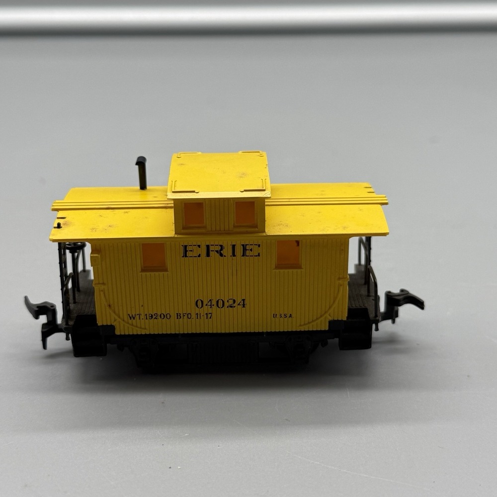 Rivarossi HO Scale Erie Railroad 04024 Yellow Caboose #1118 Vintage Train Car